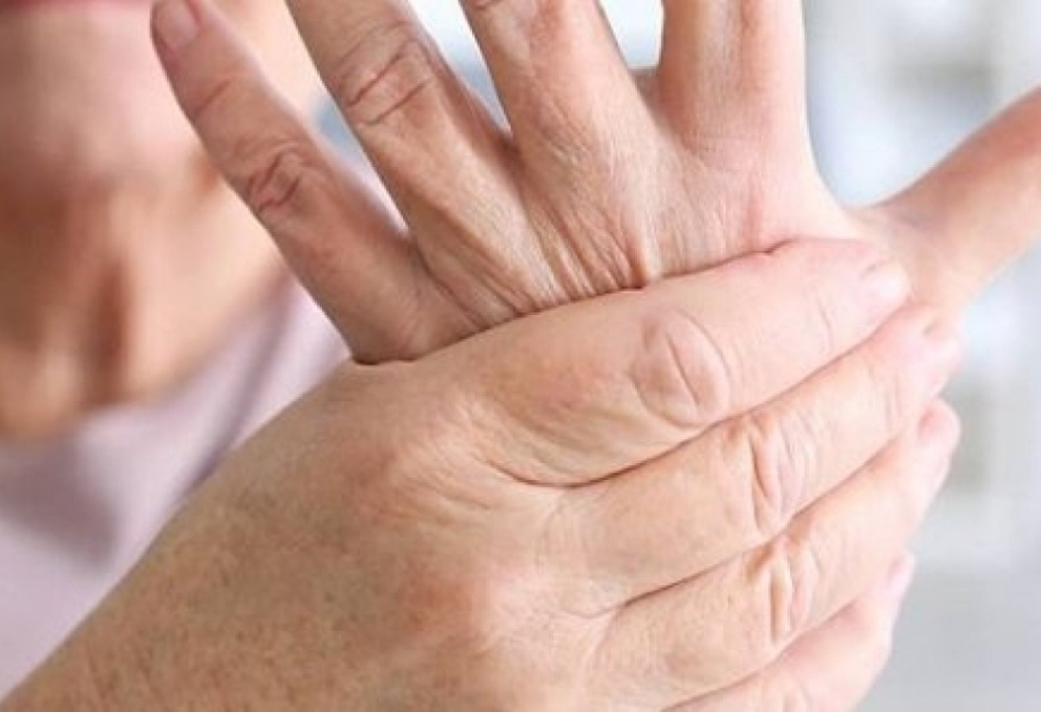 Əllərin əsməsi nəyə işarə edir?