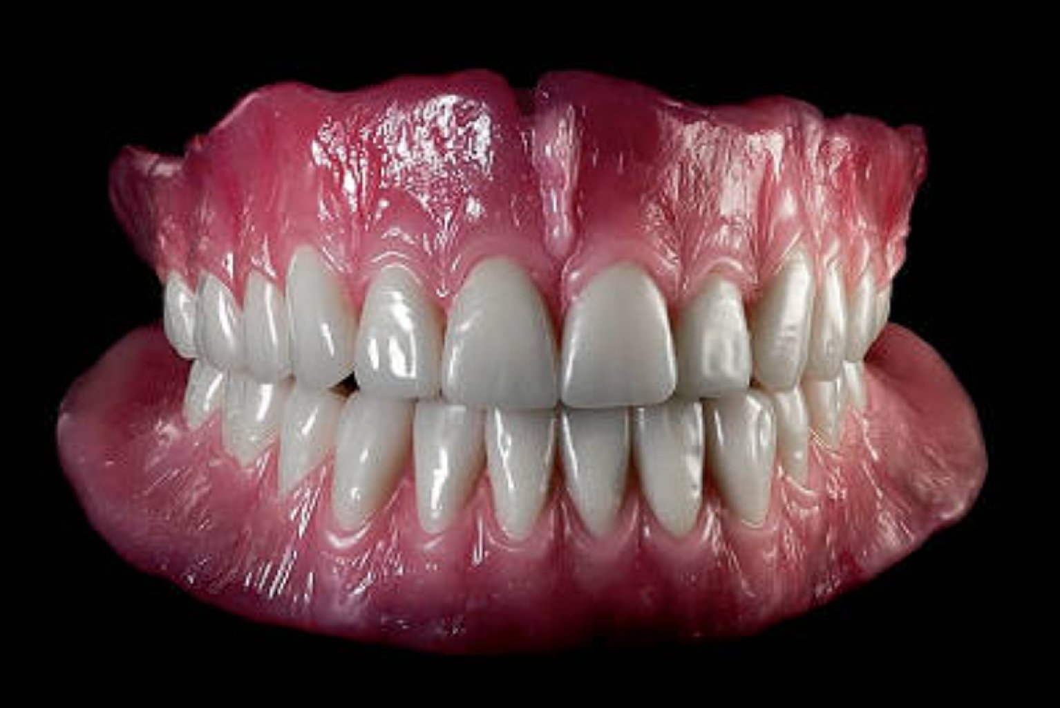 Yumşaq, büqell, şəffaf gigiyenik çıxan protezlər